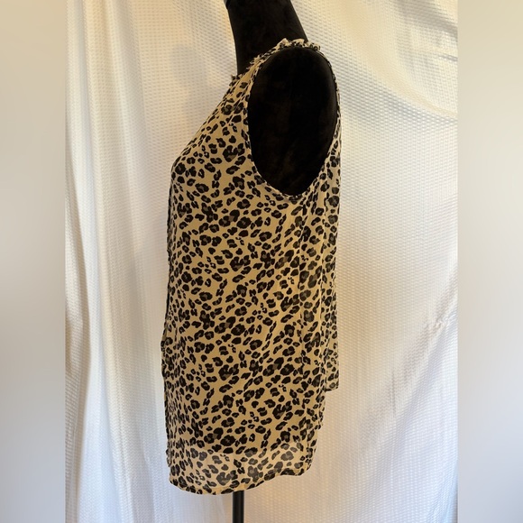 Doe & Rae leopard print button down tank top size medium NWT - Picture 2 of 7